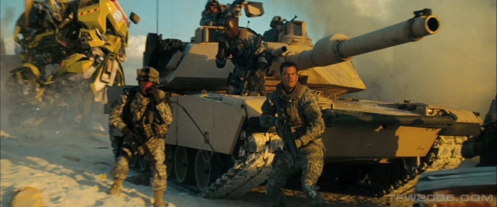 Josh Duhamel and Tyrese Gibson play soldiers